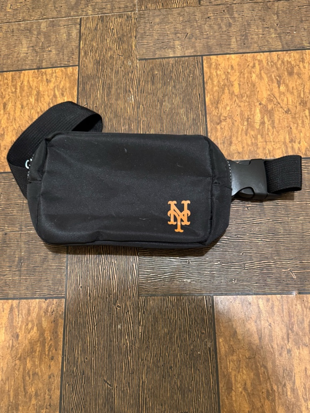 Adidas Samba Ultraboost New York Mets Fanny Pack Nike Jordan 1 New Balance 9060